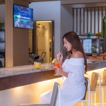 happy-hour-happy-moments-1-%e0%b8%9f%e0%b8%a3%e0%b8%b5-1-%e0%b8%97%e0%b8%b8%e0%b8%81%e0%b8%a7%e0%b8%b1%e0%b8%99